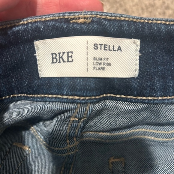 Ladies BKE slim flare. Low rise. Size 29X 29 1/2. Excellent condition. - Picture 3 of 4